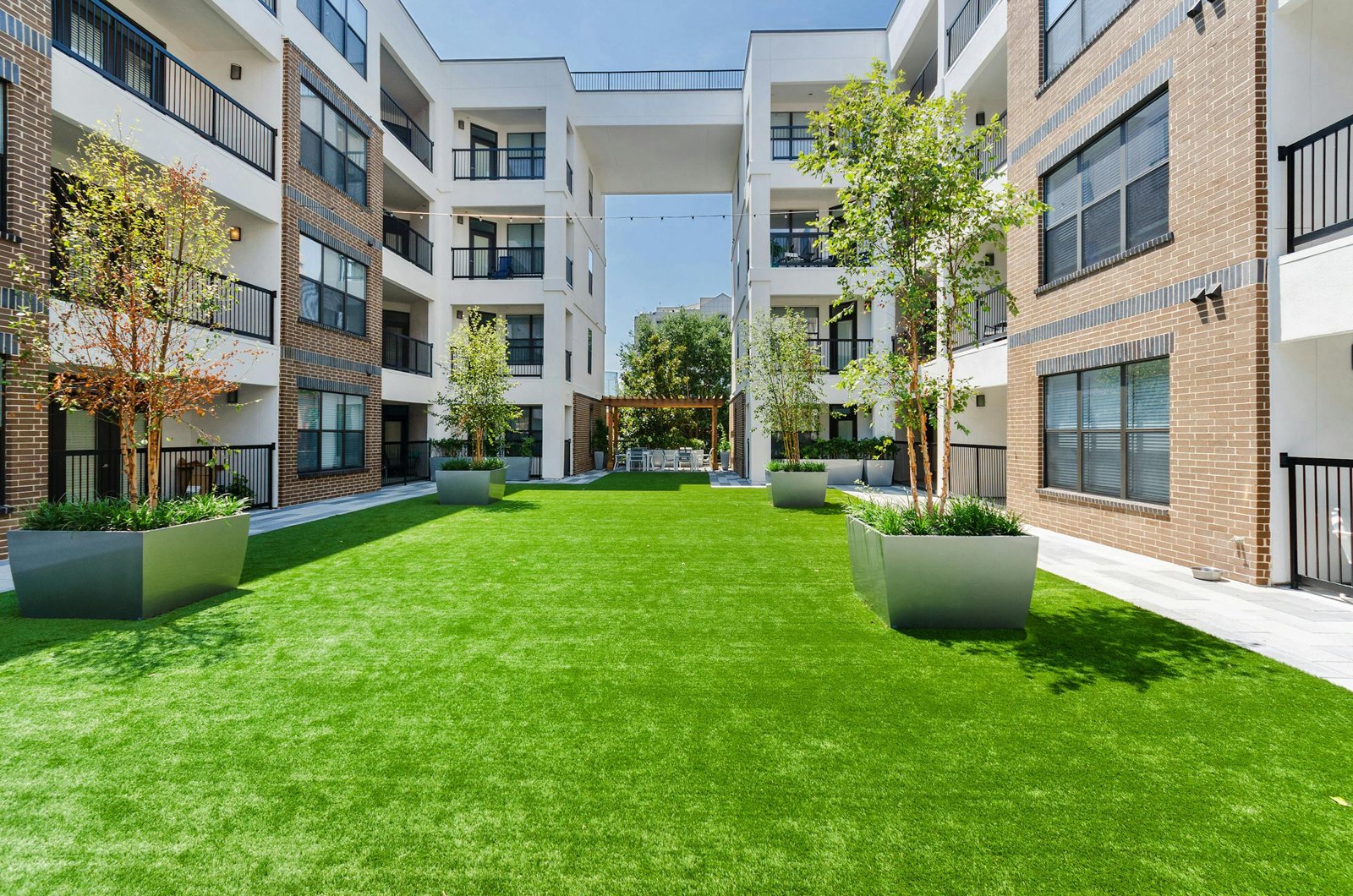 Courtyard 2 at AMLI Quadrangle