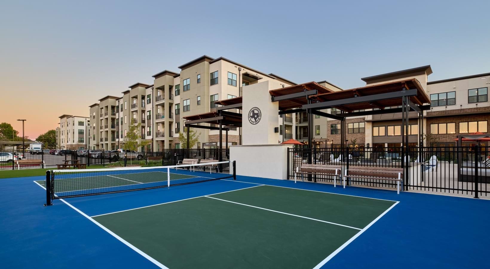 Avenida Carrollton - Pickleball Courts