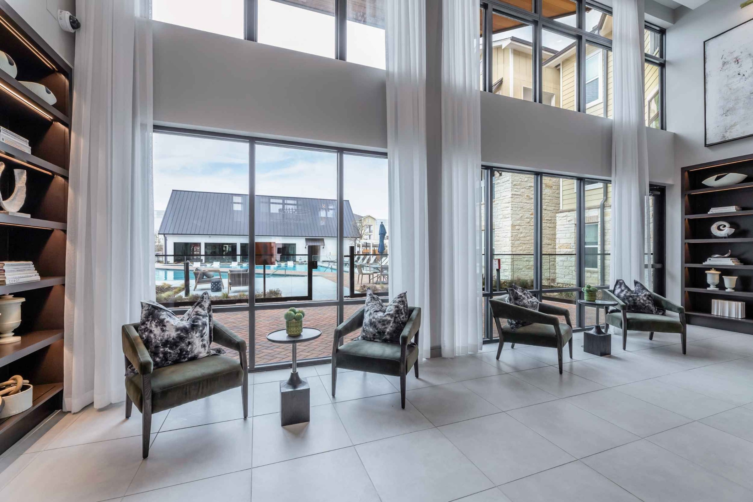 Atlas Crown - Lounge area with views of the swimming pool