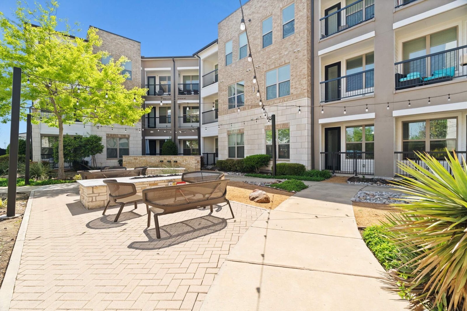 A sunny day at Axis at Watters Creek