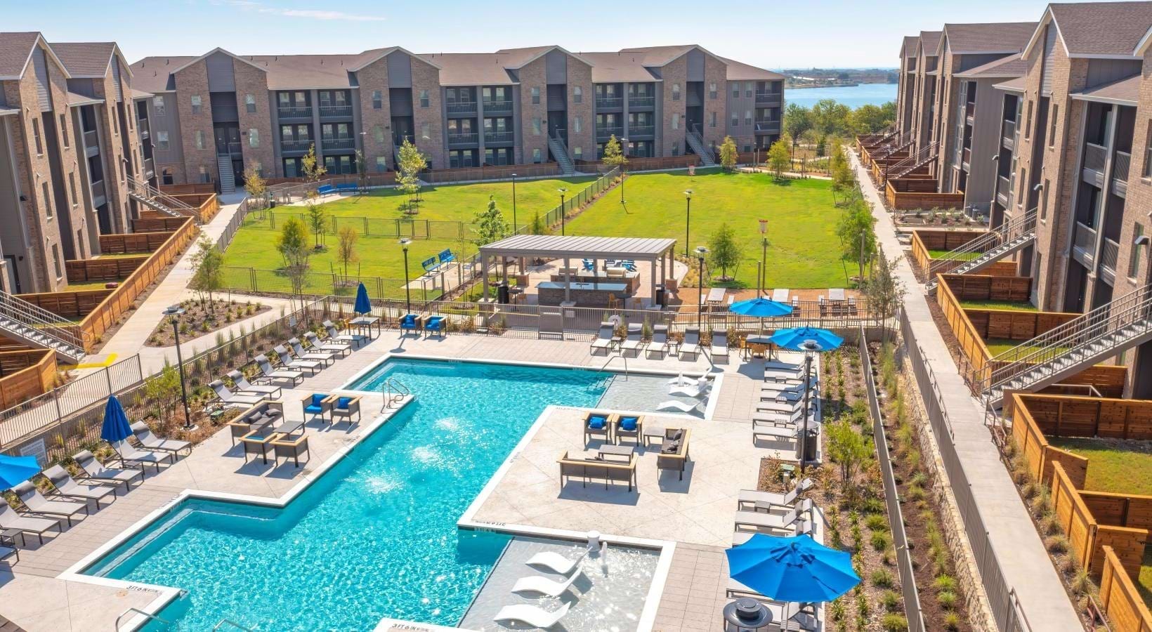 Alta Marine Creek - Resort-style swimming pool