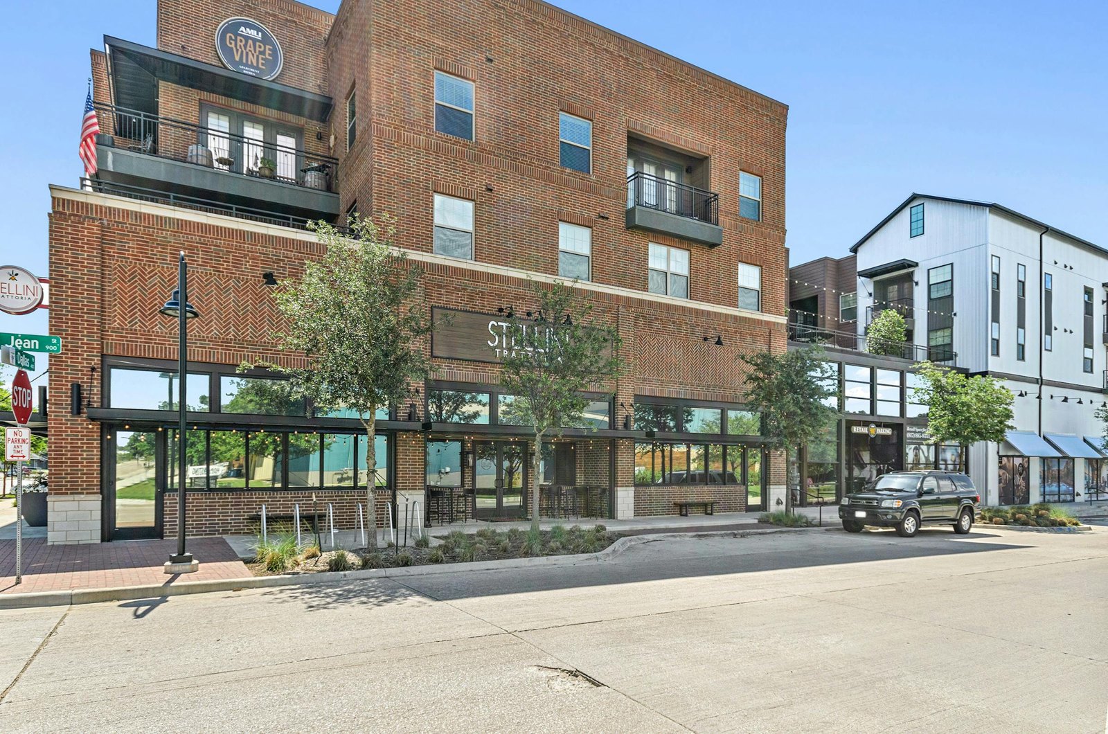 Retail at AMLI Grapevine