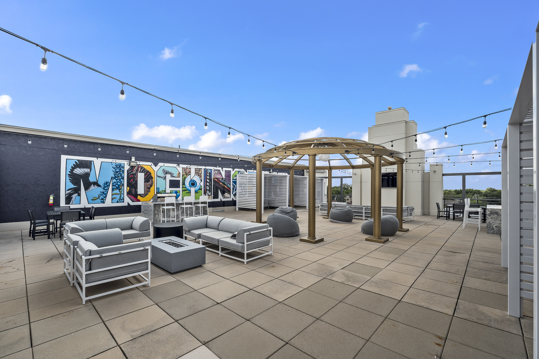 5 Mockingbird - Sky lounge rooftop deck