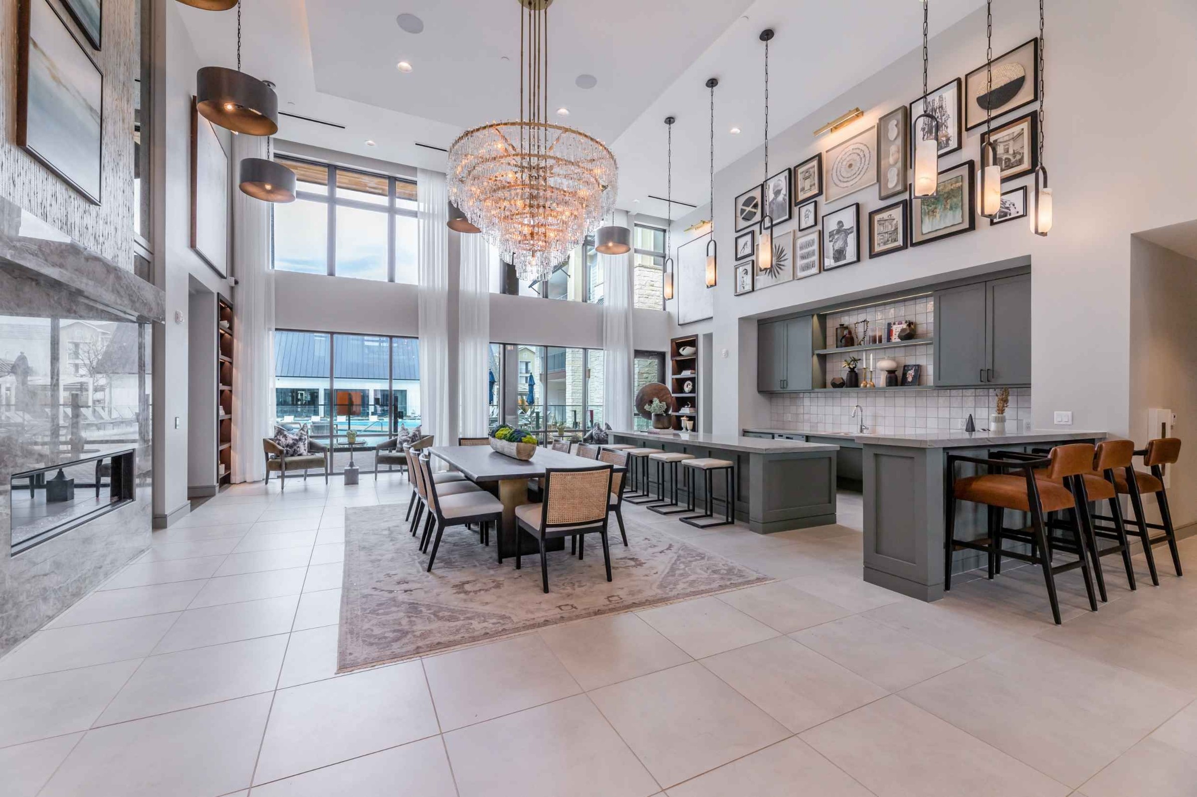 Atlas Crown - Lounge area with kitchen and long table with chairs