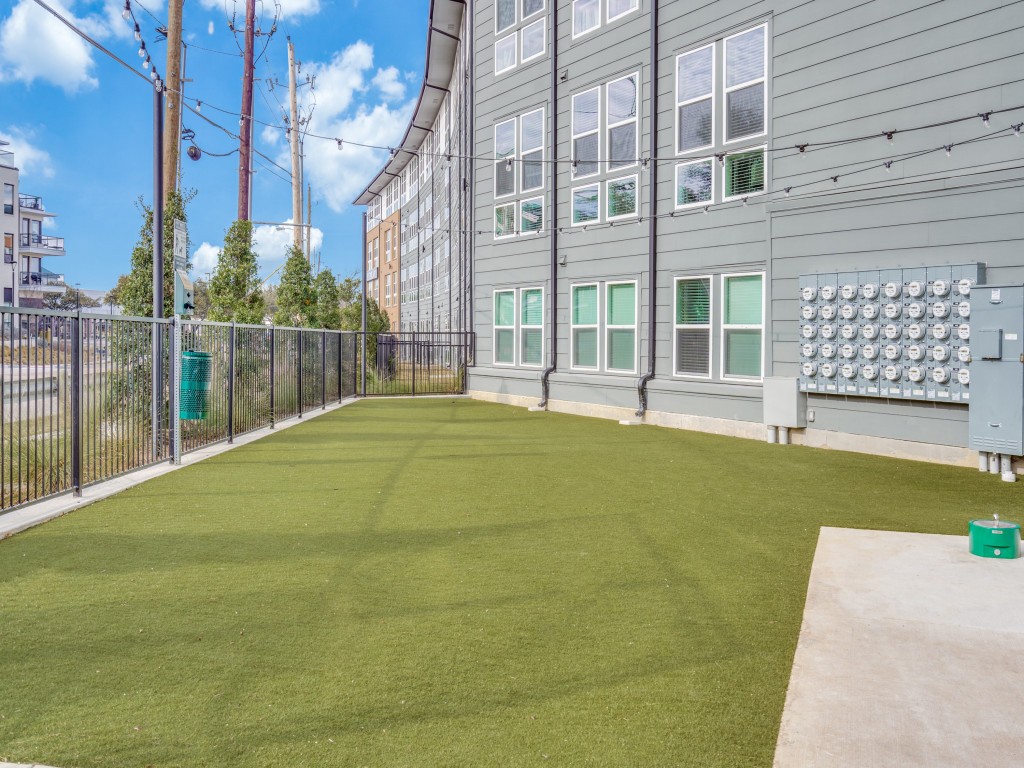 Bent Tree Lofts - Pet Friendly Amenities Including a Dog Park and Salon